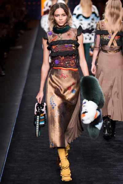 Look 44